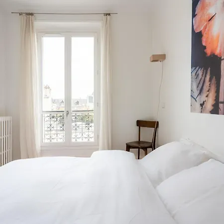2 Bd Lovely Facing Canal St Martin Sleeps 6 Appartement Parijs