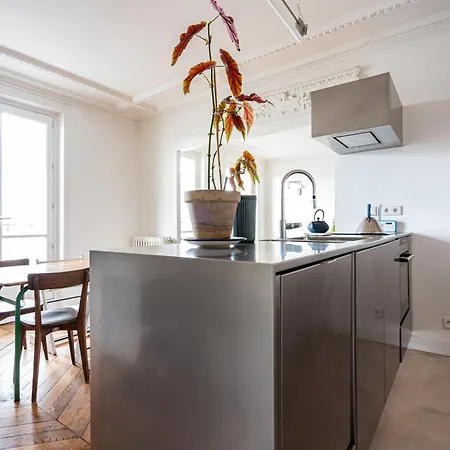 2 Bd Lovely Facing Canal St Martin Sleeps 6