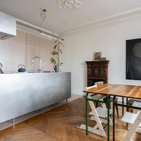 2 Bd Lovely Facing Canal St Martin Sleeps 6 Appartement