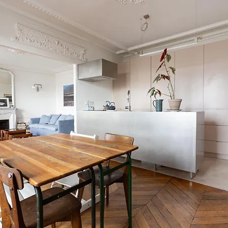 Appartement 2 Bd Lovely Facing Canal St Martin Sleeps 6 Parijs